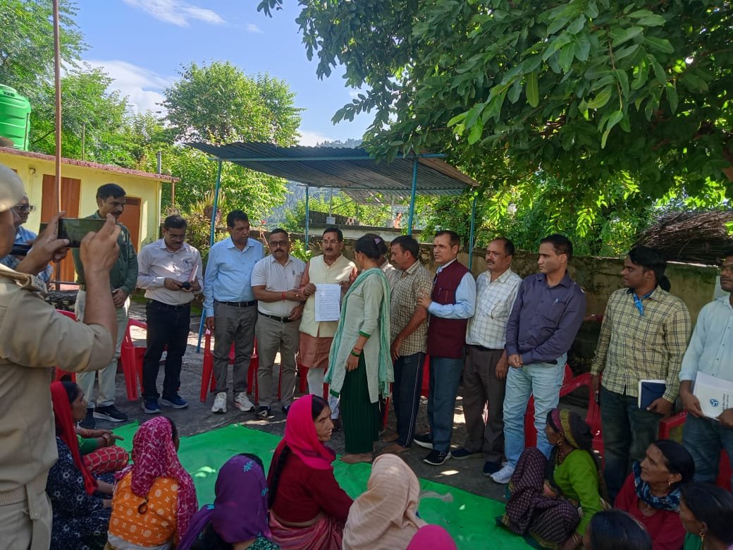 भल्डगांव में 35 परिवारों के विस्थापन की मांग को लेकर 32वें दिन धरना स्थगित